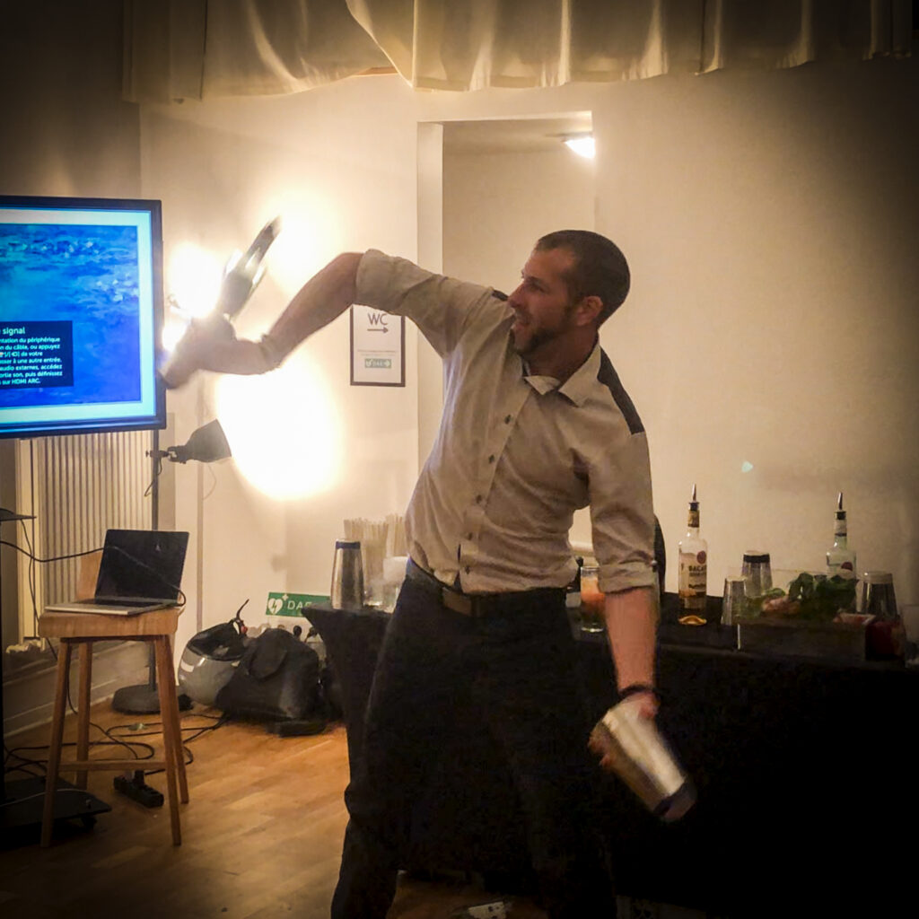 Barman en service pendant une soirée privée