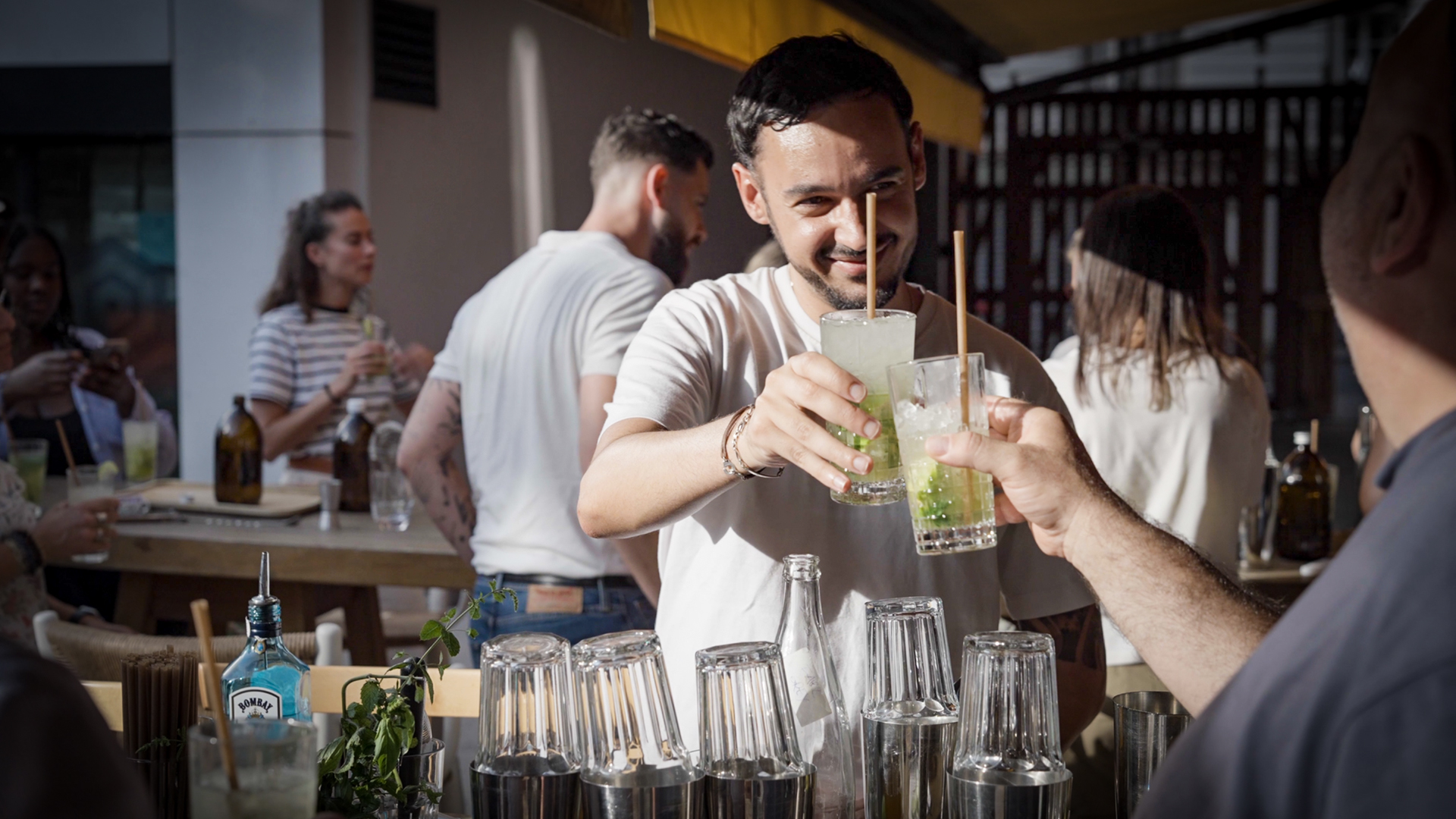 What budget should you allow for corporate cocktail entertainment?