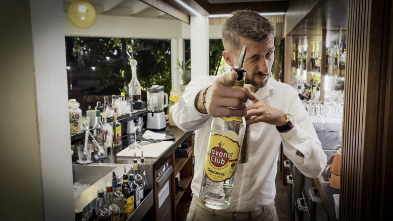 Barman jongleur
