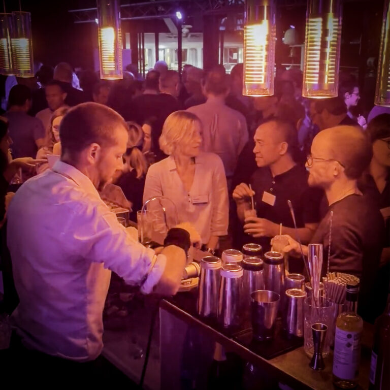 Comment intégrer le bar mobile au décor d’Halloween ?