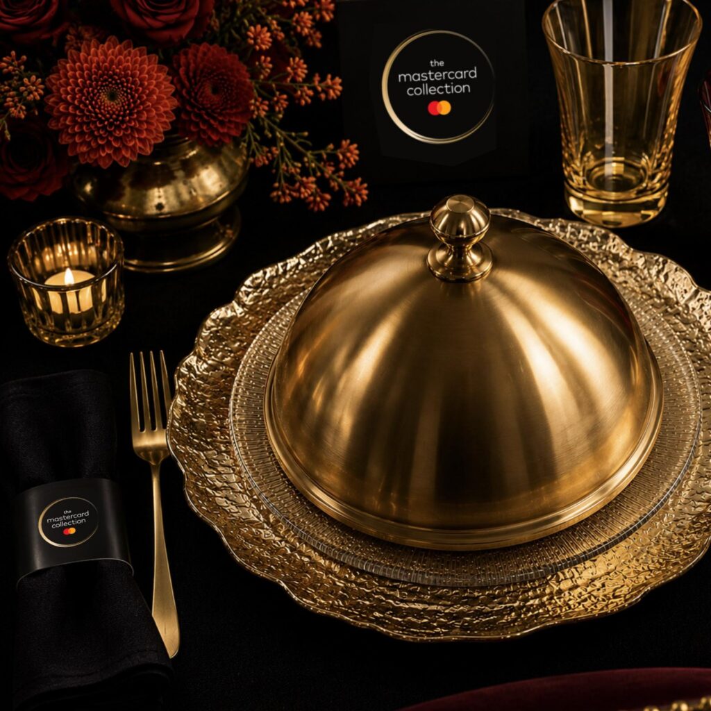 Détail de table Black & Gold pour le gala Mastercard