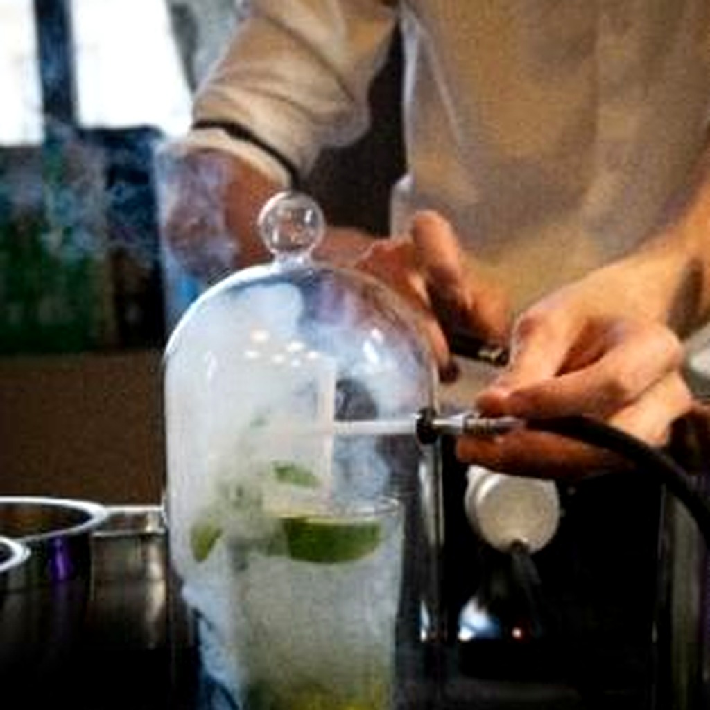 Mocktail moléculaire fumé sous cloche pour Saica